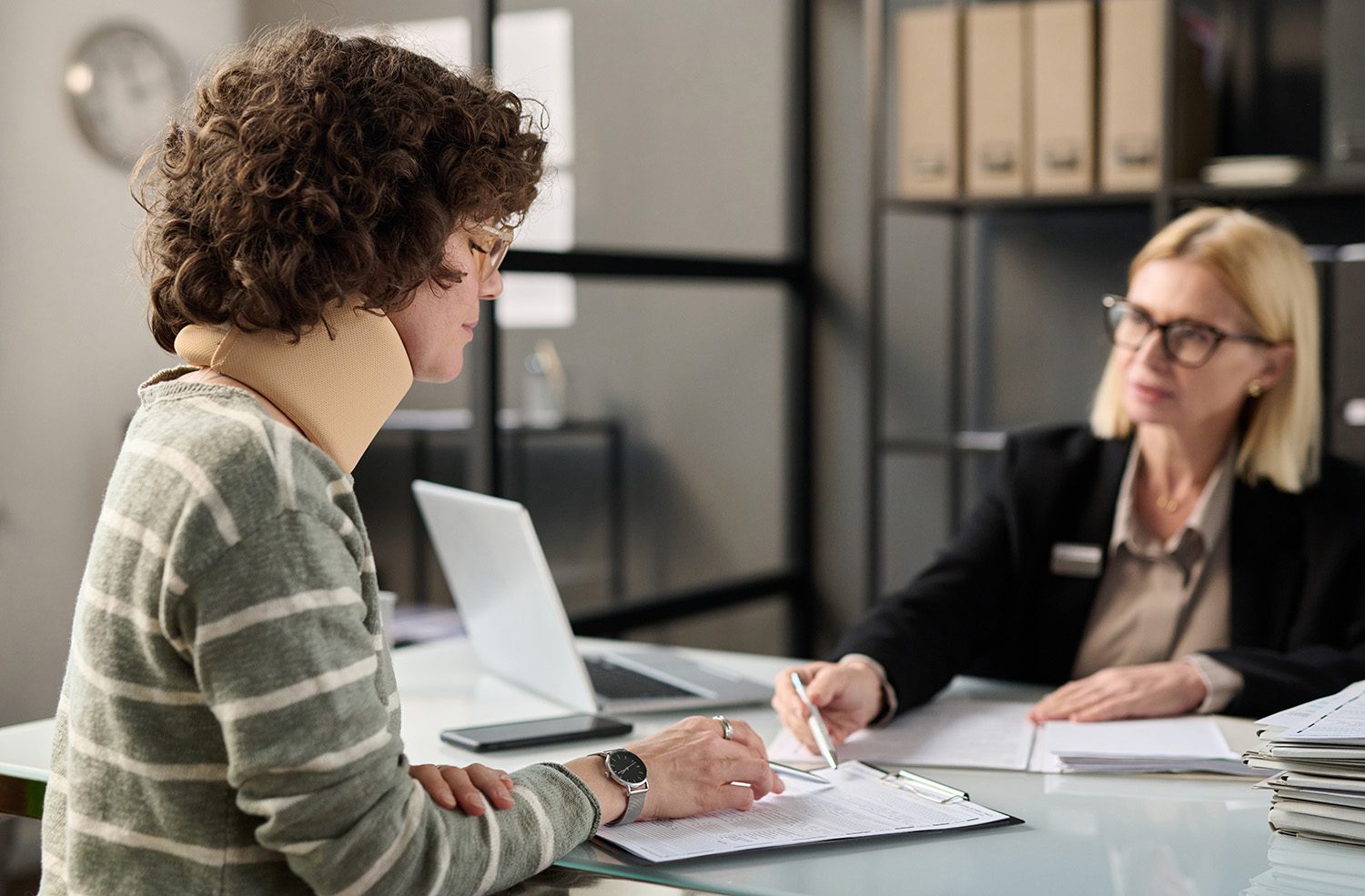 6 Ways an Injury Lawyer Helps You Maximize Compensation